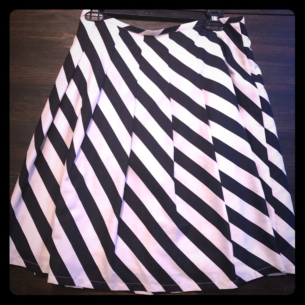 Dark navy and cream pleated skirt